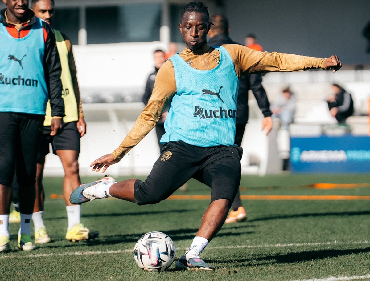 Strasbourg x Lens ao vivo: onde assistir e tudo sobre o duelo pelo Campeonato Francês. Imagem: Divulgação Lens