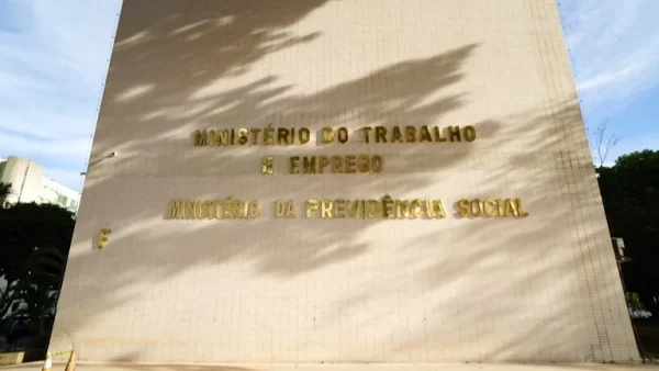 Governo Prorroga Por 90 Dias Regra De Trabalho Em Feriados No Comércio: O Que Muda? 1 2026 word1
