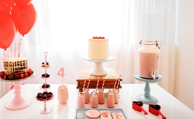 paleta de cores aplicada à decoração de festa minimalista