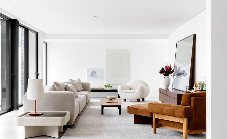 conceito japonês osoji representado por sala limpa e organizada após renovação do ambiente.