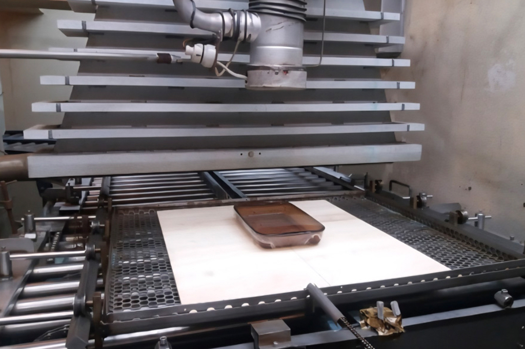 1503-Resíduos-Layout_Site1 Fotografia do acelerador de elétrons usado para irradiar amostras de água contaminadas com fluoxetina. A técnica apresenta elevado potencial para aplicação em estações de tratamento de efluentes e de esgoto.