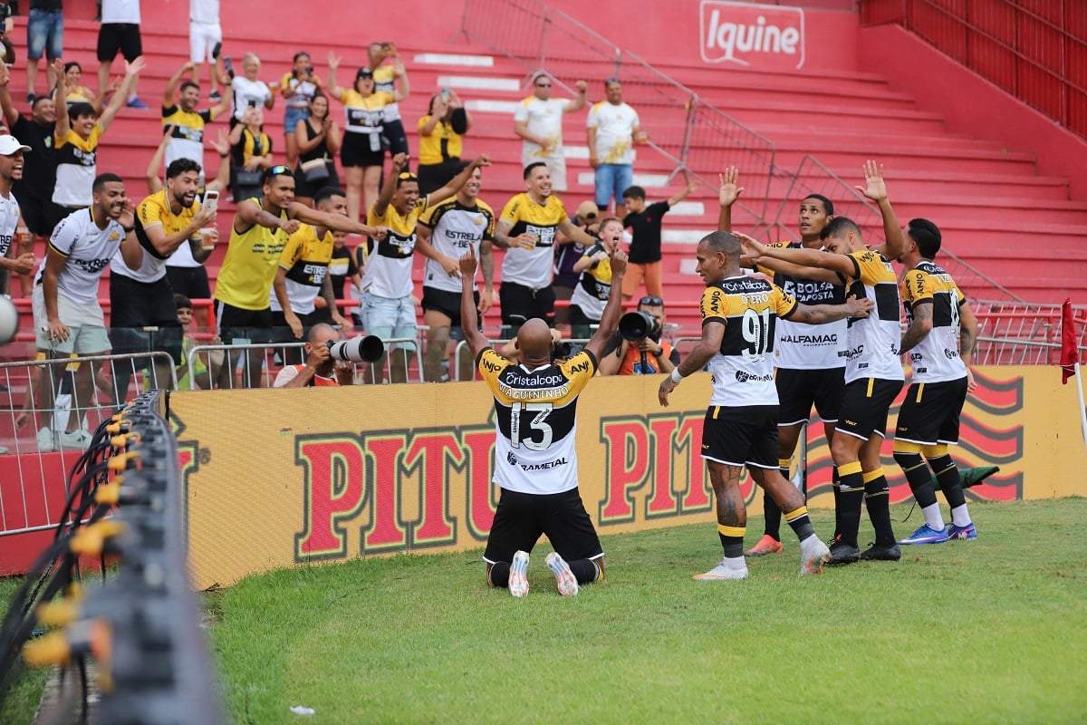 Lance do jogo entre Náutico x Criciúma. Imagem: Celso da Luz/Criciúma EC