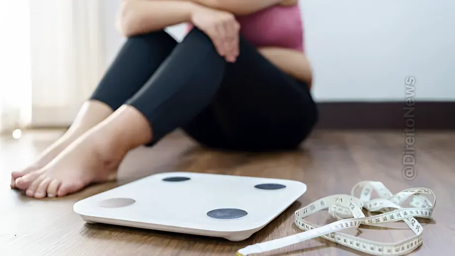 balanca quebrar empregada indenizada piadas peso