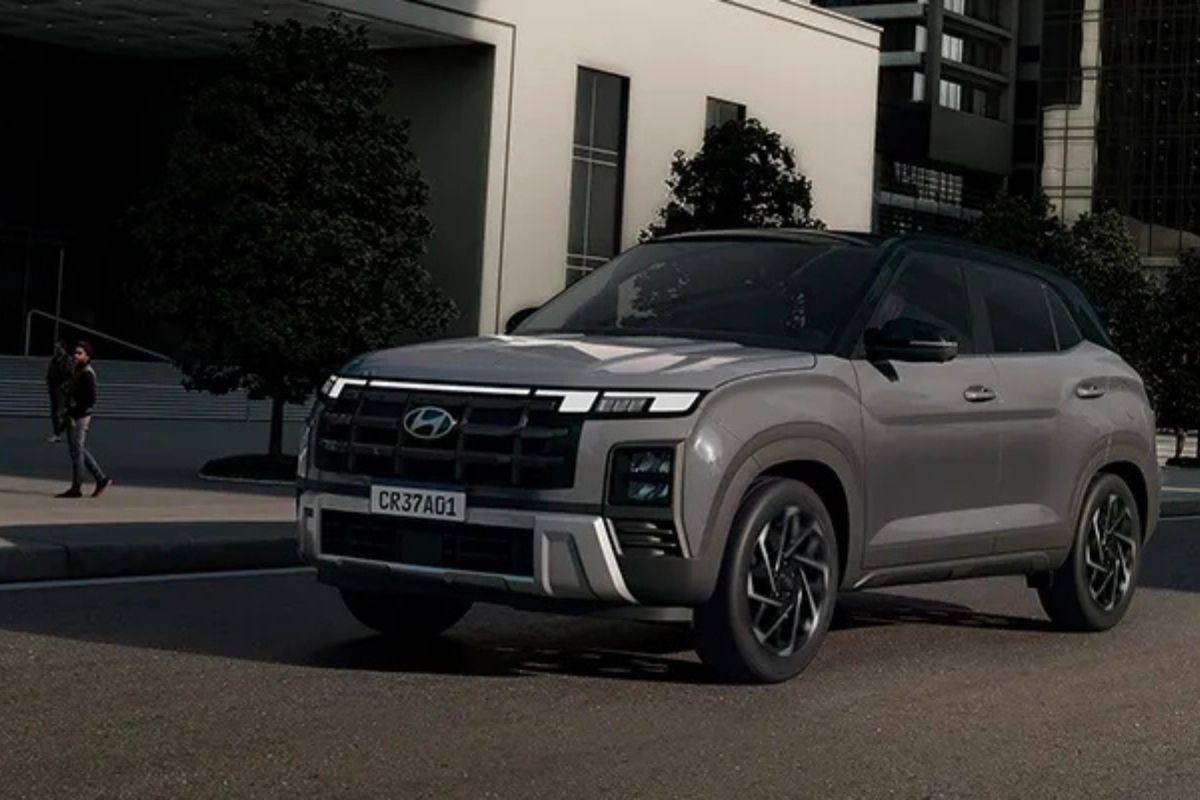 Hyundai Creta Cinza na rua