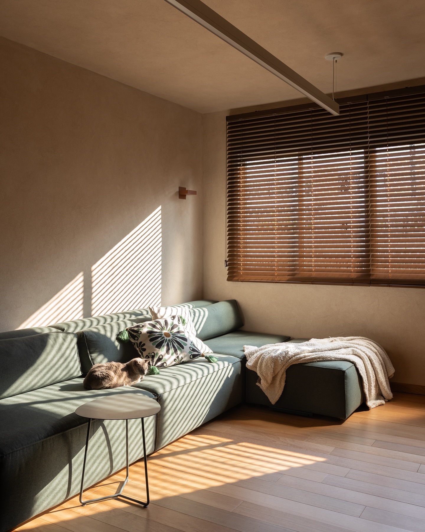 Foto da sala de estar do apartamento.