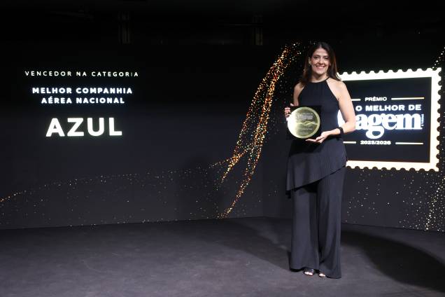 A Azul venceu na categoria Melhor Companhia Aérea Nacional e foi representada por Tariana Cruz