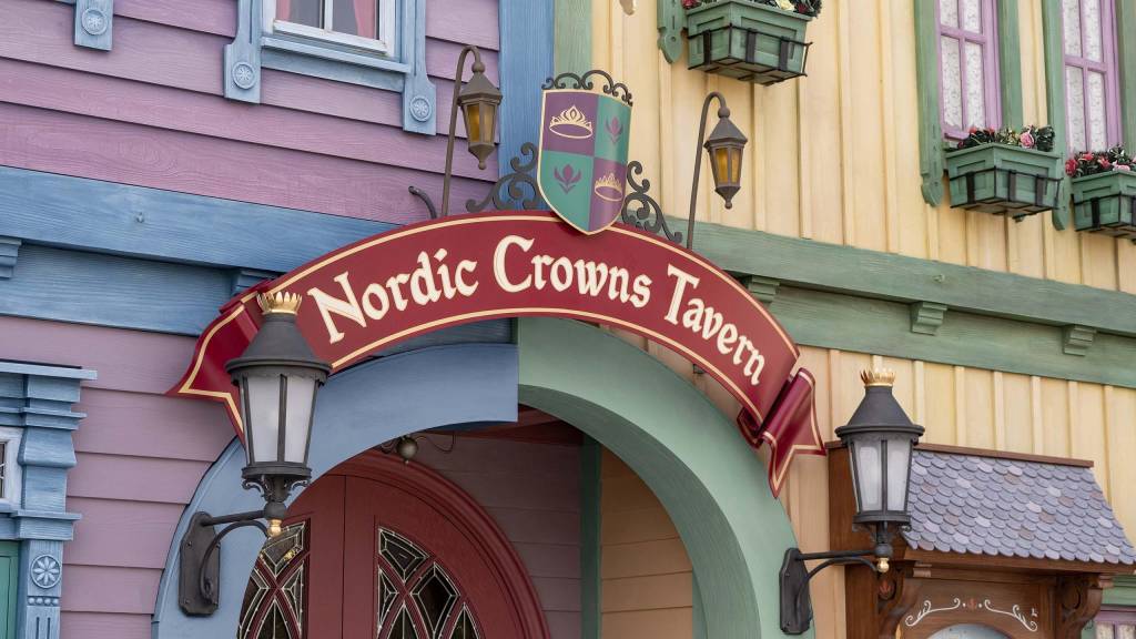Nordic Crowns Tavern Disneyland Paris