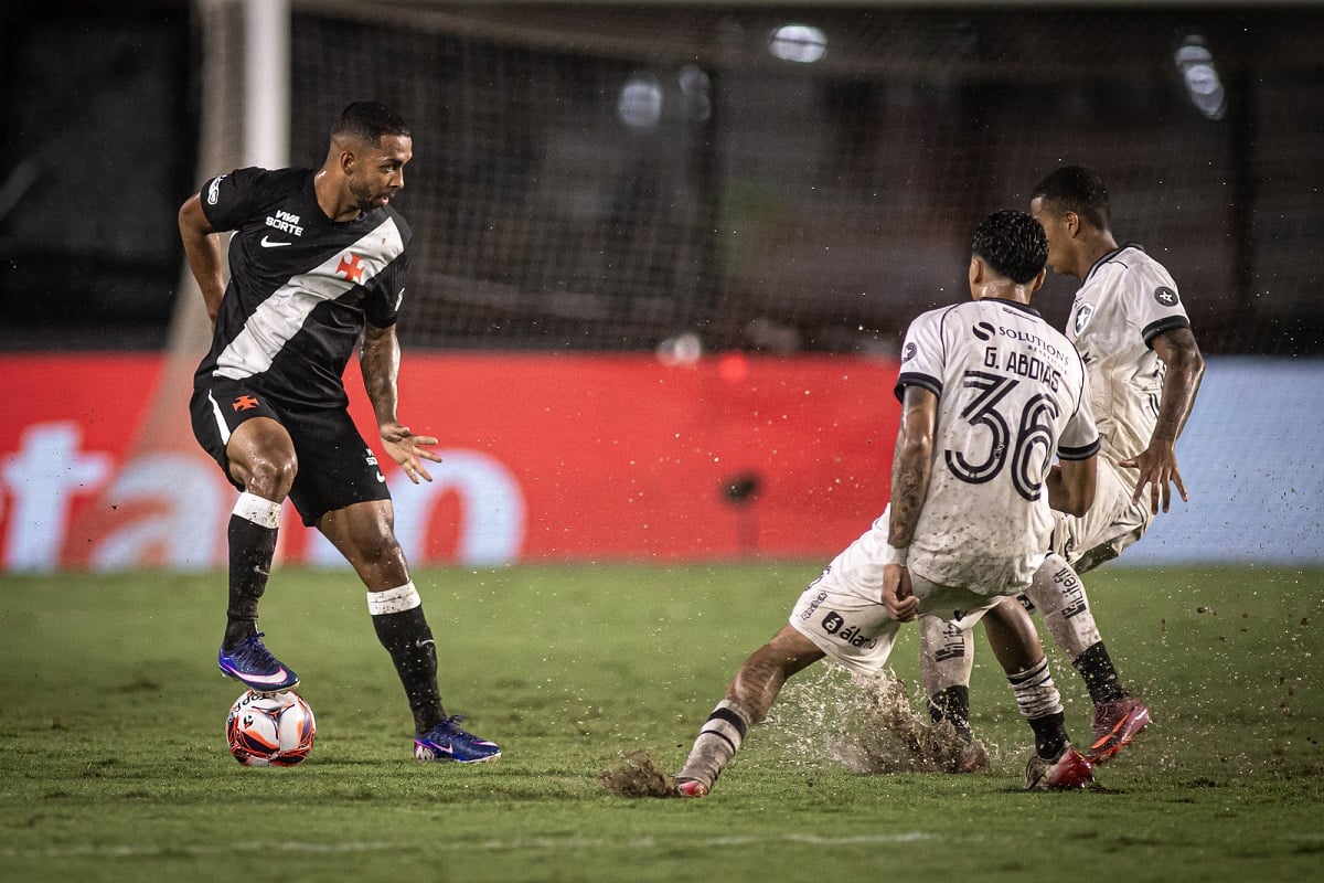 Vasco x Botafogo: onde assistir, escalações e tudo sobre o clássico quente da Série A 2026. Imagem: Matheus Lima/CR Vasco