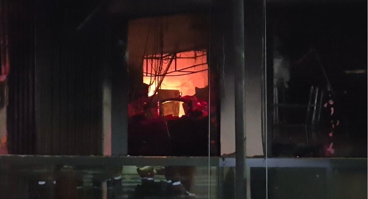 Incêndio destrói parte de bar em Sinop e mobiliza Corpo de Bombeiros