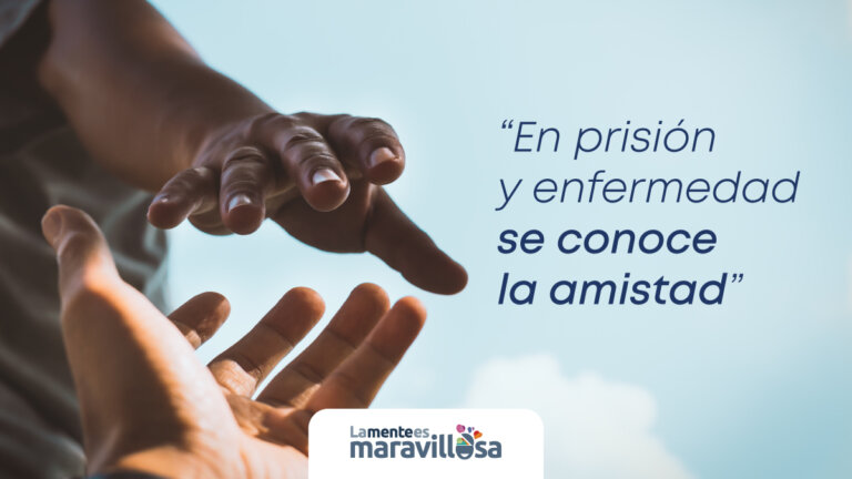 Uma mão tenta pegar outra para simbolizar um dos ditados espanhóis de amizade