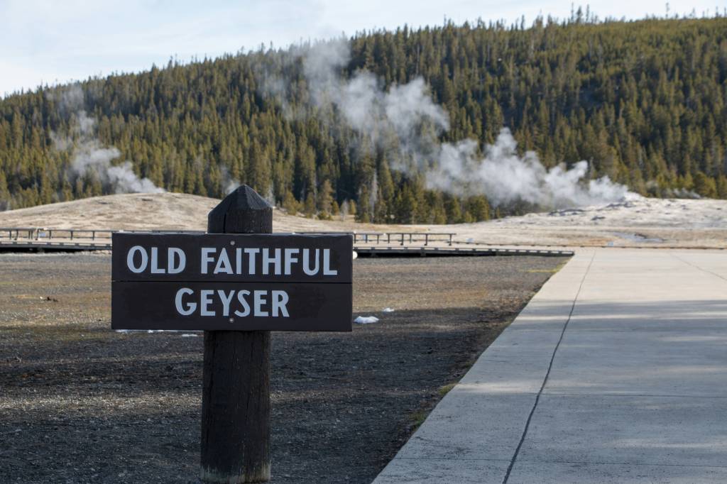 old-faithful-geyser