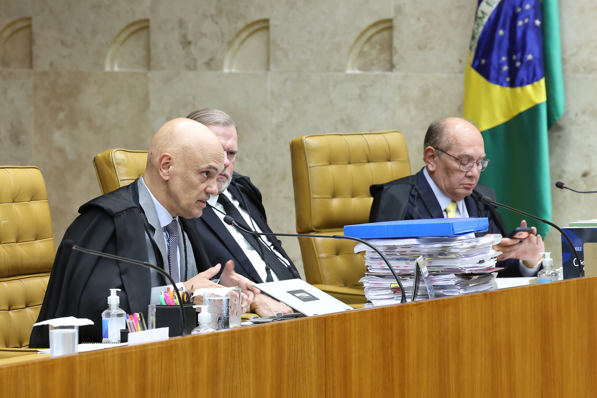 55198012825_5cb14f44f1_k Relatório atinge diretamente Moraes, Toffoli e Gilmar Mendes, mas pretende restringir a conduta de todos os magistrados com imposições éticas via Constituição.