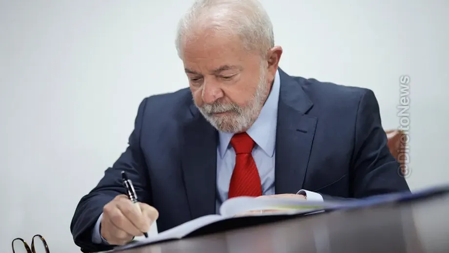 lula assina decreto regulamenta auxilio creche reduz jornada terceirizados 40h