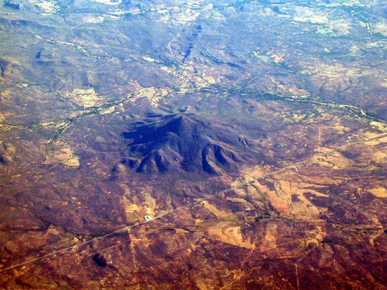 Pico do Cabugi integra uma unidade de conservação que protege a caatinga e incentiva pesquisas científicas.