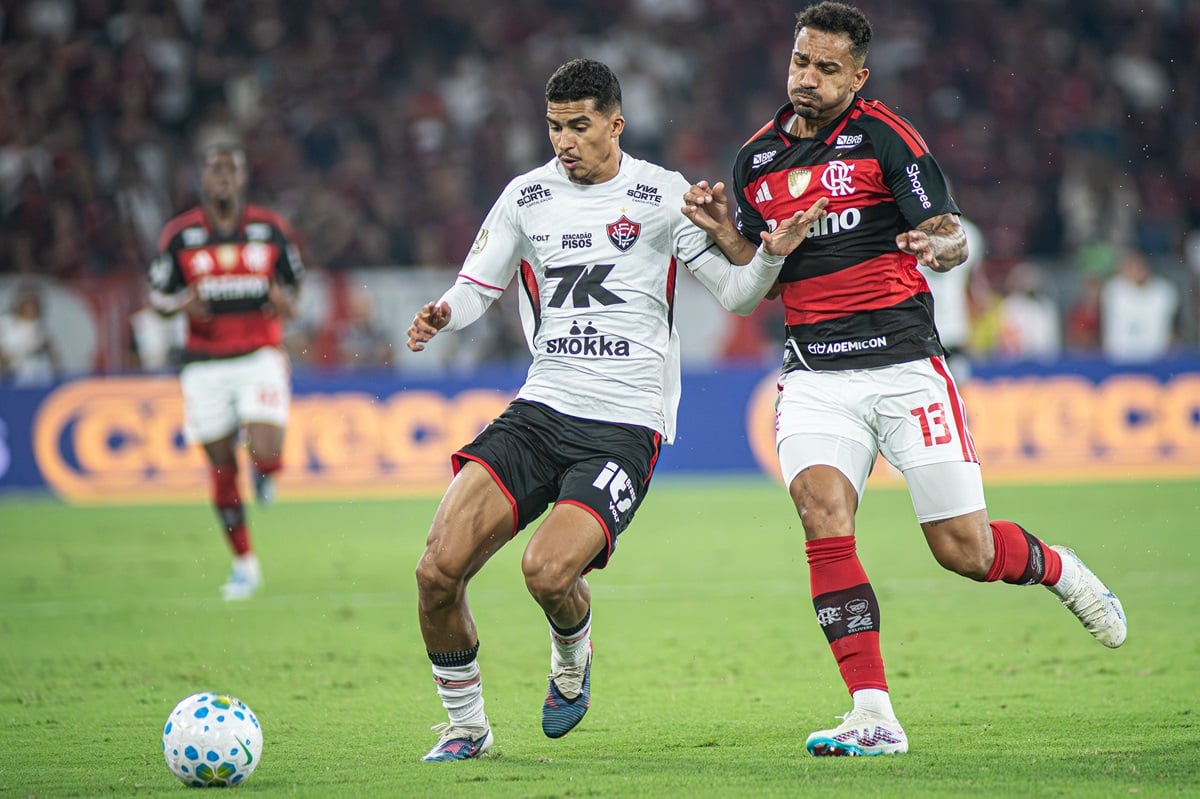 Athletico-PR x Vitória: onde assistir, horário e escalações do duelo pelo Brasileirão. Imagem: Victor Ferreira/EC Vitória