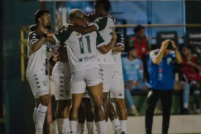 1_gama-lucas-do-rio-verde-66581036-jpg Três dias depois de cair na semi da Copa Centro-Oeste e de perder a invencibilidade de 24 jogos, Gama dá prova rápida de força mental, chega aos 16 pontos e deve manter melhor campanha geral na rodada