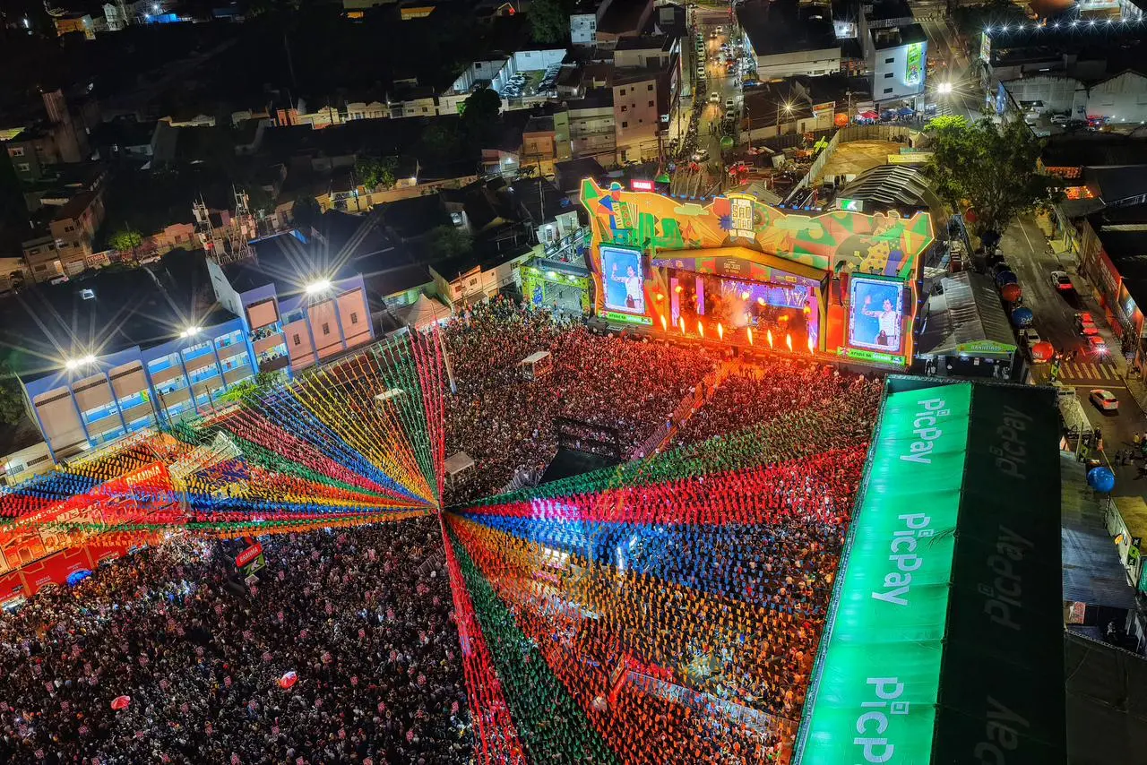 Mais de 3 milhões de pessoas devem passar pelo Maior São João do Mundo, em Campina Grande em 2026.
