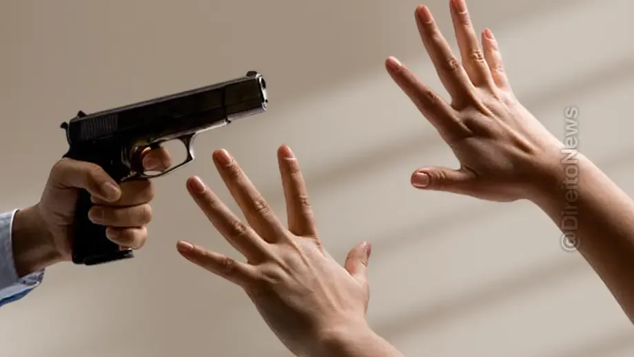 tribunal juri condena homem 22 anos prisao perseguir atirar varias vezes contra ex