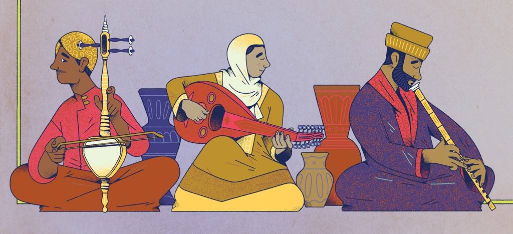 Três músicos do Oriente Médio sentados no chão, tocando instrumentos tradicionais. O primeiro, à esquerda, usa um turbante amarelo e camisa vermelha, tocando um instrumento de cordas com arco. O do meio, com hijab branco e túnica amarela, toca um alaúde vermelho. O terceiro, à direita, com turbante amarelo e túnica roxa, toca uma flauta. Vasos decorativos em tons de azul, marrom e amarelo estão ao fundo.