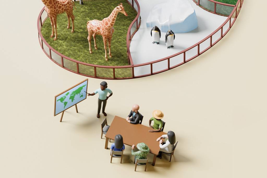 SI_488_Zoológico_6 Uma pessoa em miniatura, de pele escura e camisa azul, aponta para um mapa-múndi em um cavalete, enquanto outras cinco pessoas sentam-se ao redor de uma mesa. Acima, um recinto de zoológico com duas girafas e dois pinguins.