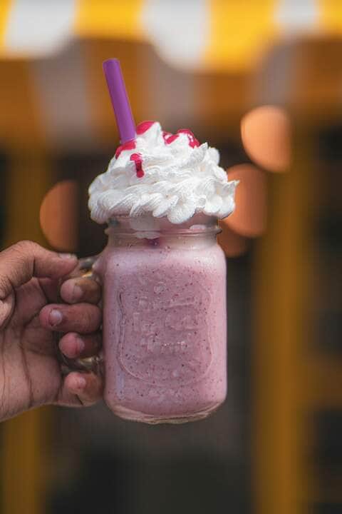 pushpak-dsilva-xjdzffm4xy8-unsplash-scaled-1 Como fazer milk shake caseiro