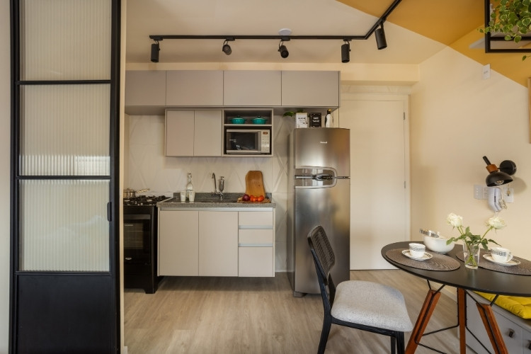 4-reforma-apartamento-25-m2 Cozinha de apartamento de 25 m² após passar por reforma