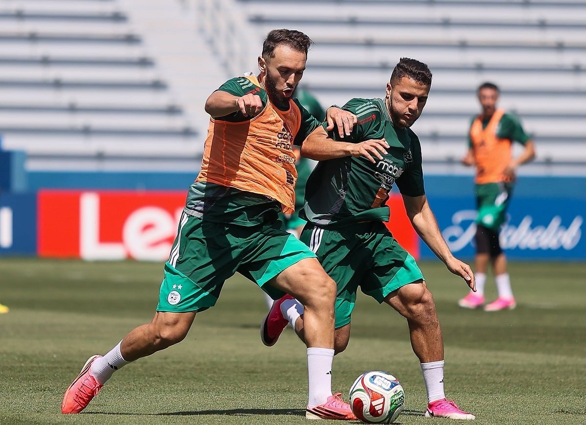 Suíça x Argélia: saiba onde assistir ao vivo e tudo sobre o duelo decisivo da Copa do Mundo 2026. Imagem: Seleção da Argélia