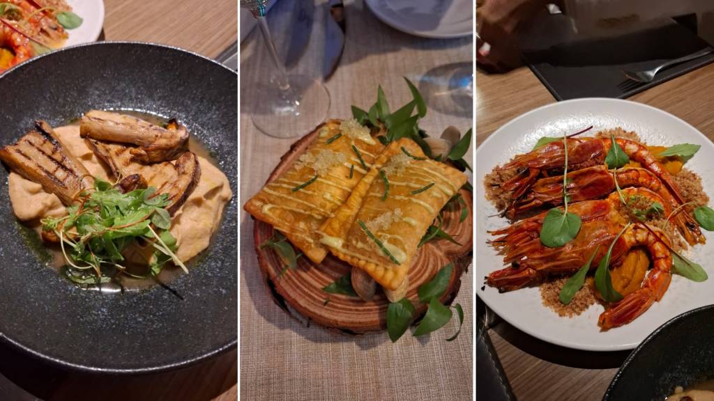 Três pratos gourmet: um com purê e cogumelos grelhados, outro com dois pastéis folhados sobre madeira e folhas, e um terceiro com camarões grandes e quinoa