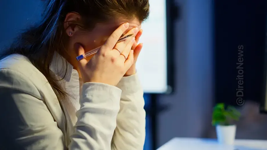 aconselhada buscar deus mulher dispensada depressao sera indenizada