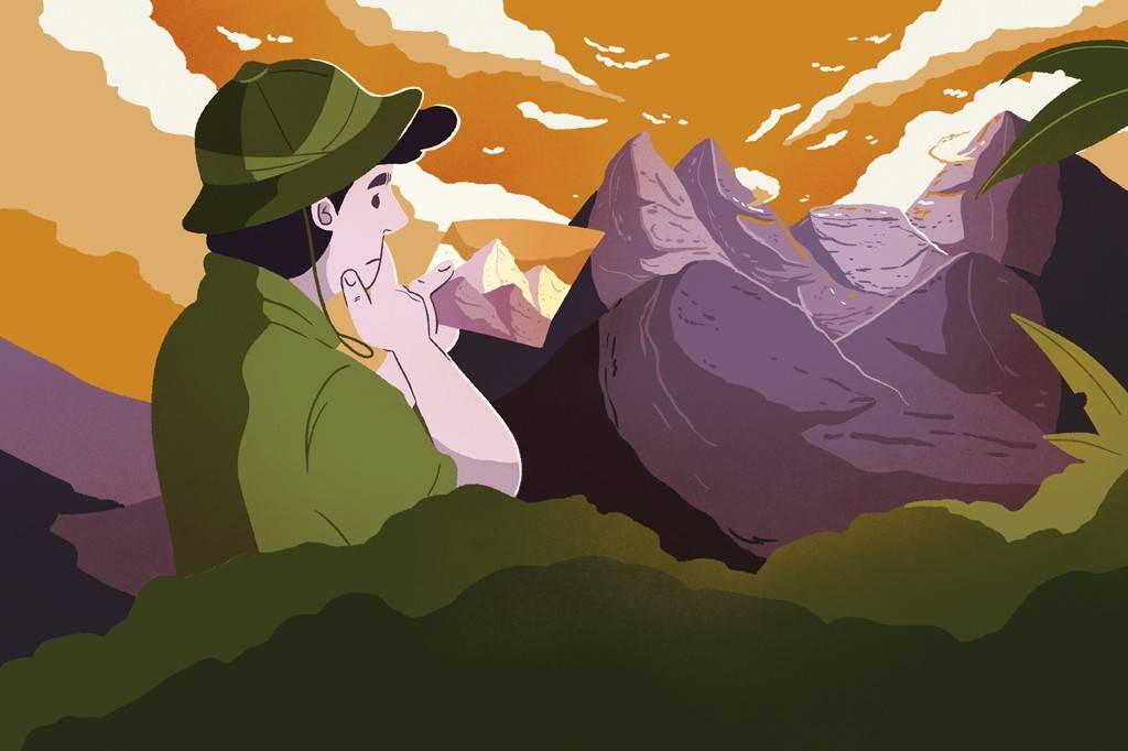 Homem de chapéu e camisa verde, com a mão no queixo, observa montanhas roxas e um céu alaranjado com nuvens brancas, em meio à vegetação verde escura.