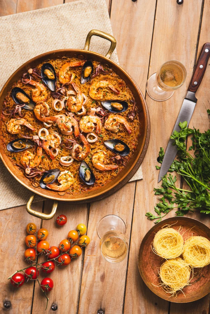 fideua-valenciada-creditos-estudio-gastronomico-laki-petineris-683x1024-1 Fideua valenciada.