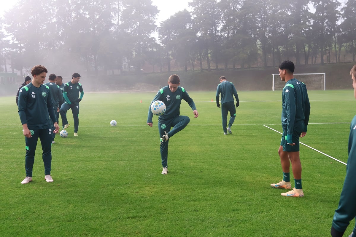 Bahia x Chapecoense: onde assistir ao vivo, horário e prováveis escalações do duelo pelo Brasileirão. Imagem: Roberto Pessoa ACF Bahia x Chapecoense: onde assistir ao vivo, horário e prováveis escalações do duelo pelo Brasileirão. Imagem: Roberto Pessoa ACF