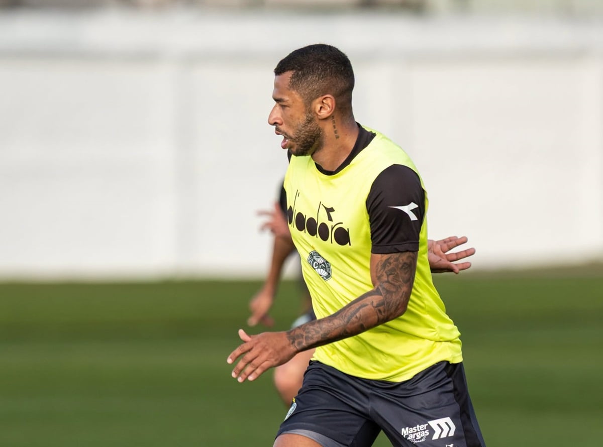 Bragantino x Coritiba: onde assistir ao vivo, escalações e tudo sobre o duelo pelo Brasileirão. Imagem: JP Pacheco/Coritiba