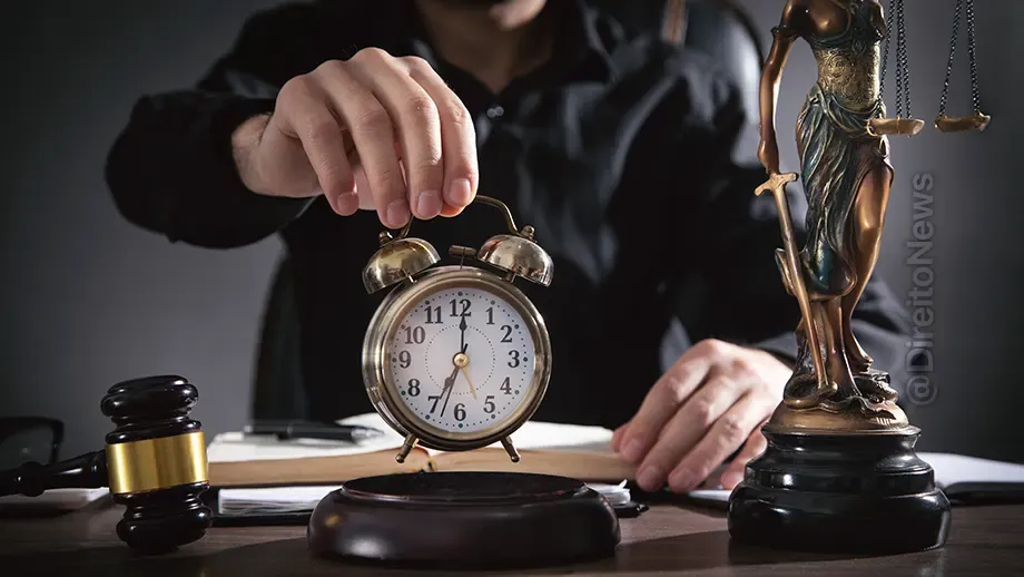 justica trabalho reverte justa causa aplicada apos empregado exceder jornada quatro minutos