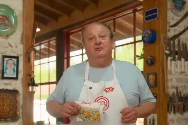 hamburguer_com_toque_frances_erick_jacquin_ensina_receita_pratica_e_sem_queijo_c1fce6a2 Hambúrguer francês de Érick Jacquin ganha versão prática