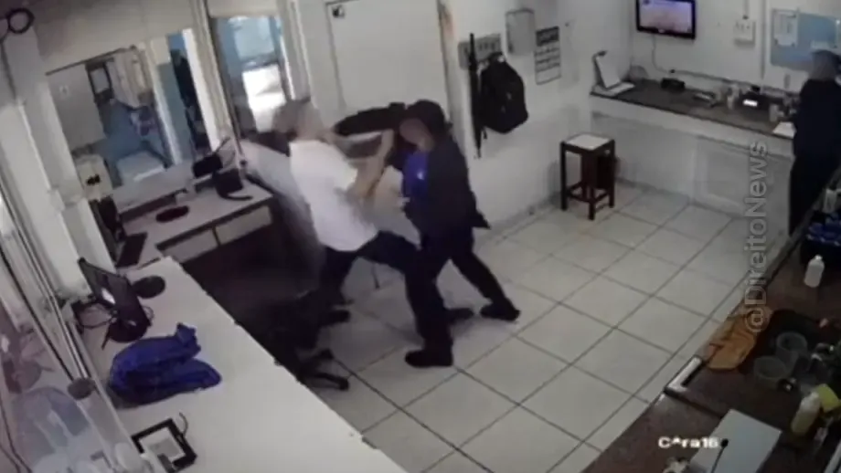 briga trabalho servidores publicos trocam socos chutes durante expediente sc video