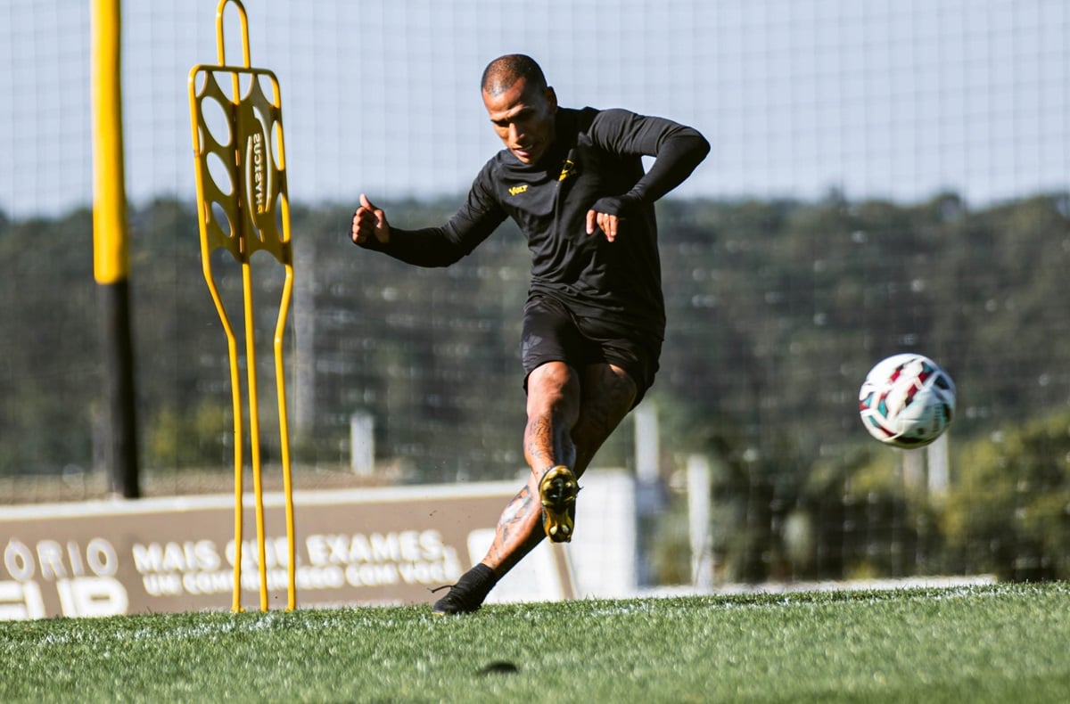 CRB x Criciúma: onde assistir ao vivo e tudo sobre o duelo decisivo da Série B. Imagem: Celso da Luz/Criciúma
