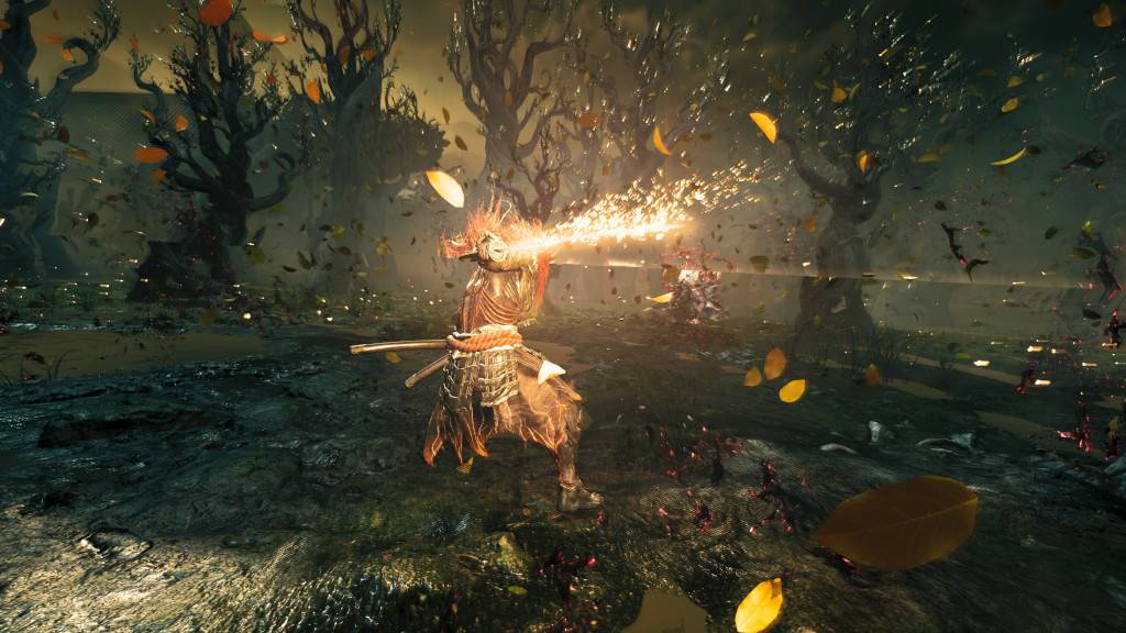 onimusha-1 Um guerreiro samurai com armadura marrom e vermelha dispara um feixe de luz laranja da cabeça, em um cenário de floresta escura com árvores retorcidas e folhas flutuando no ar