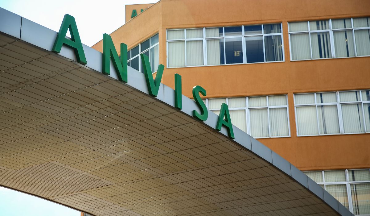 anvisa Anvisa proíbe cosméticos, sabonetes e perfumes irregulares no Brasil; consumidores devem interromper uso