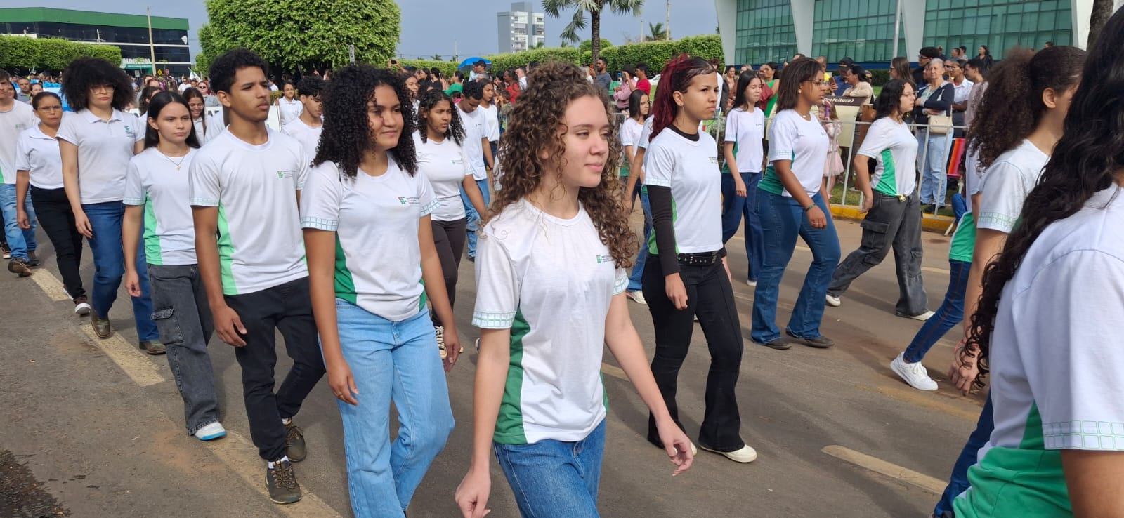 desfile-de-7-de-setembro-reune-luverdenses-e-transforma-celebracao-em-reflexao-sobre-cidadania-21 Desfile de 7 de Setembro reúne luverdenses e transforma celebração em reflexão sobre cidadania (21)