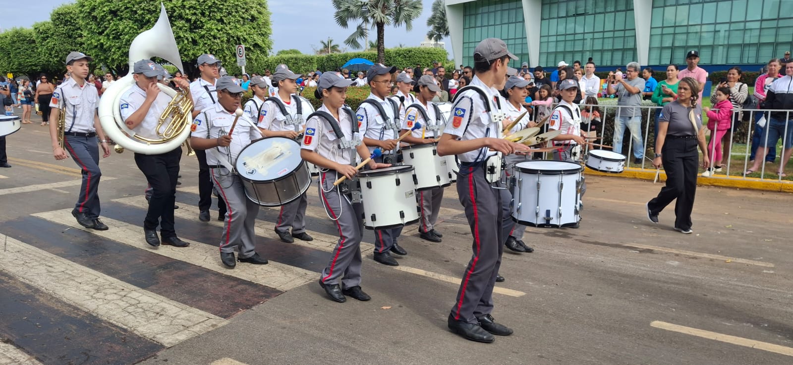 desfile-de-7-de-setembro-reune-luverdenses-e-transforma-celebracao-em-reflexao-sobre-cidadania-3 Desfile de 7 de Setembro reúne luverdenses e transforma celebração em reflexão sobre cidadania (3)