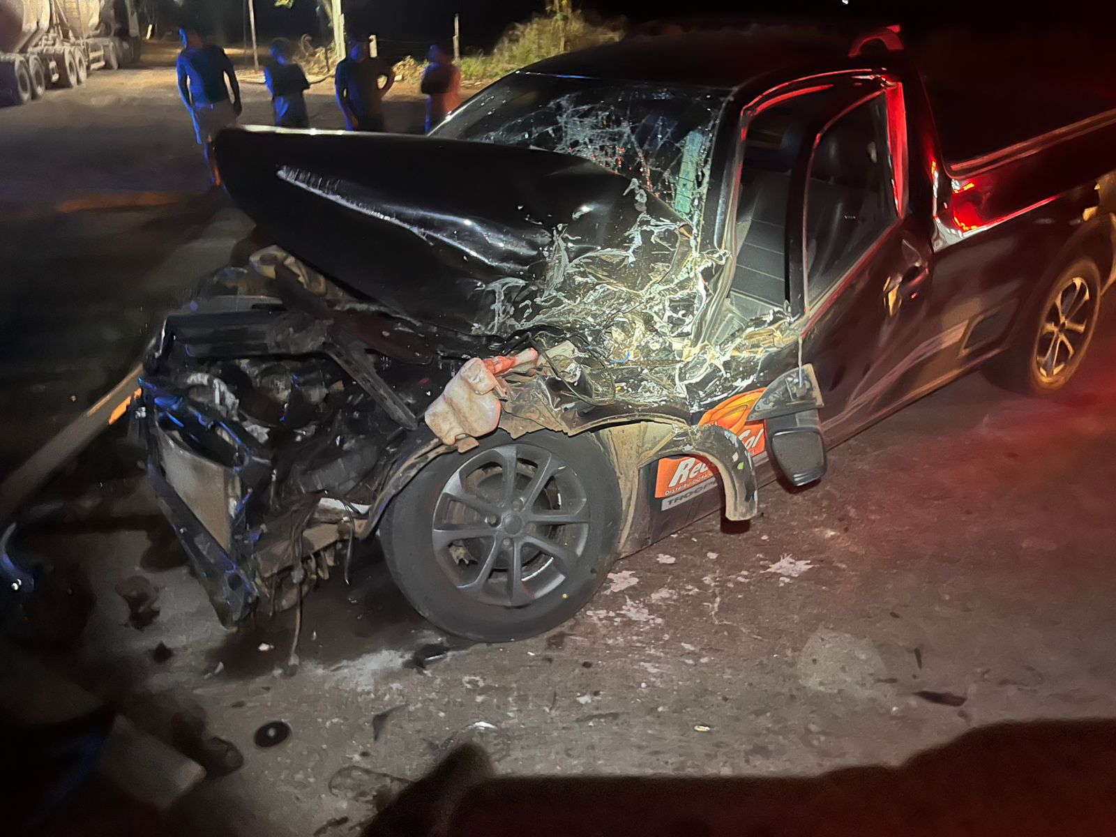 Acidente ocorreu no km 739 da rodovia; apesar do impacto, os dois condutores não ficaram feridos e recusaram atendimento médico