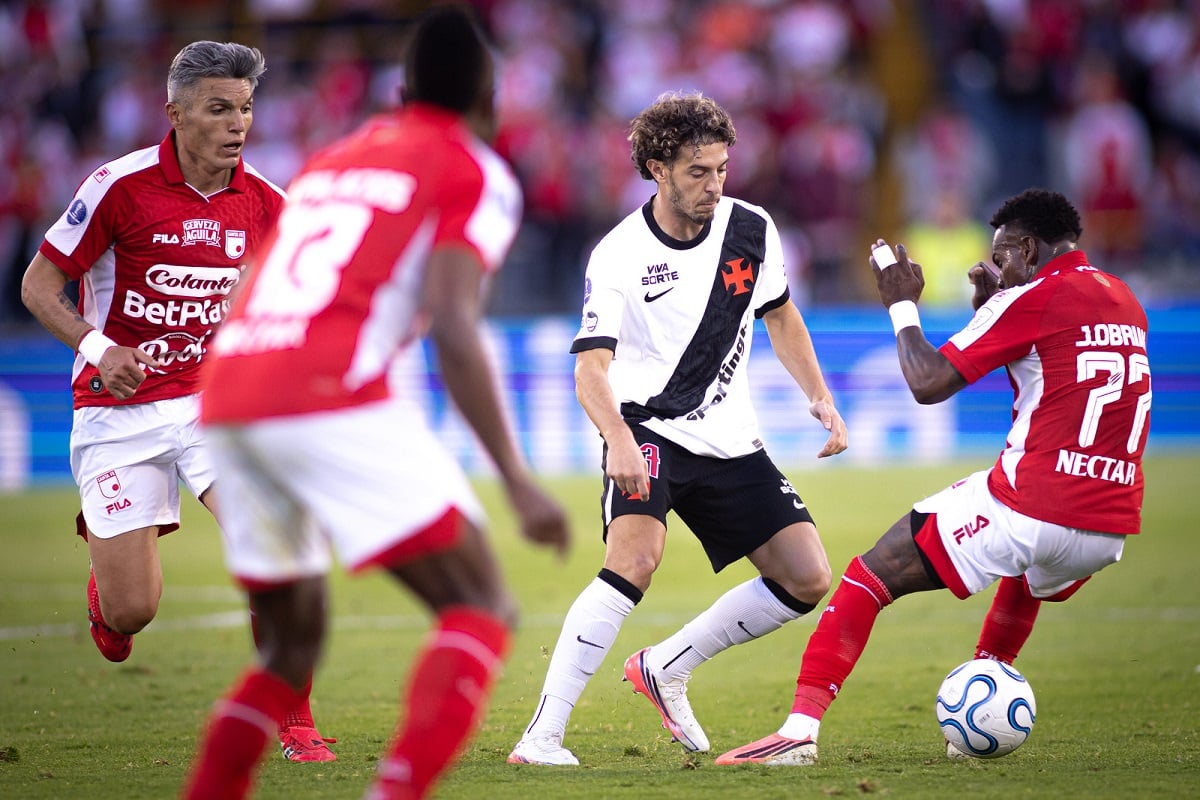 Vasco x Santa Fé: onde assistir e escalações pela Sul-Americana. Imagem: Matheus Lima/CR Vasco Vasco x Santa Fé: onde assistir e escalações pela Sul-Americana. Imagem: Matheus Lima/CR Vasco