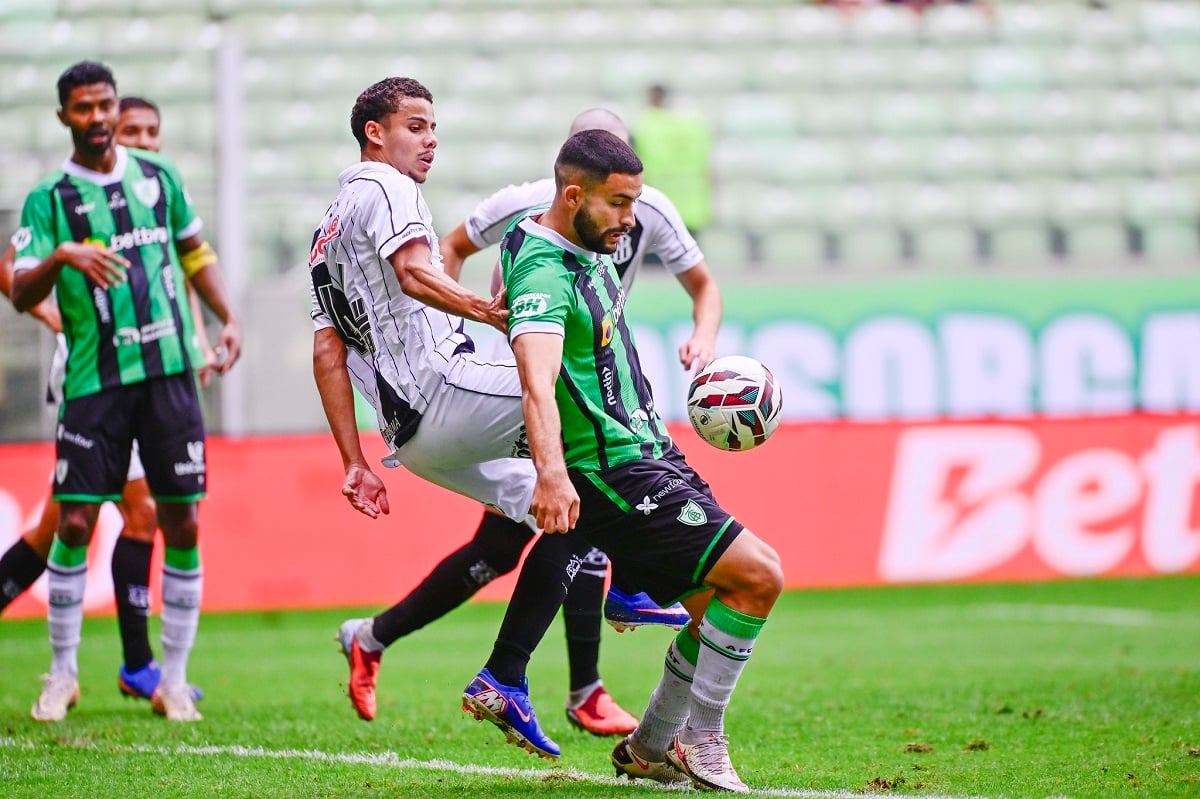 Londrina x Ponte Preta: onde assistir ao vivo e escalações. Imagem: Mourão Panda/América-MG