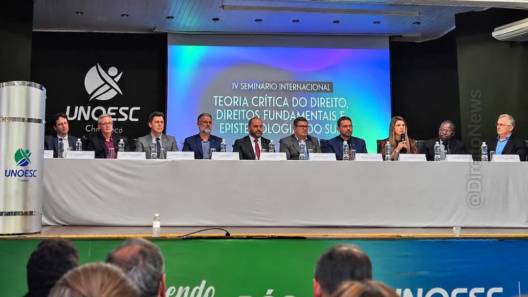 Chapecó reuniu pesquisadores do Brasil e do exterior no IV Seminário Internacional de Teoria Crítica do Direito