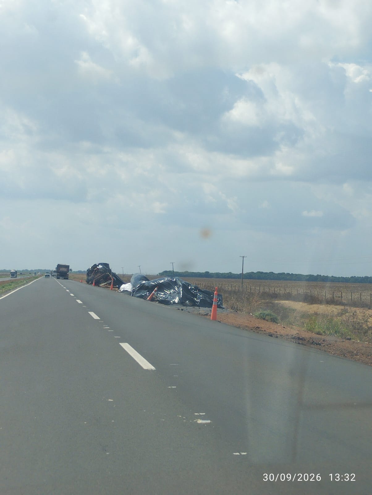whatsapp-image-2026-09-30-at-13-58-46 Carreta com sementes de soja tomba na BR-163, em Lucas do Rio Verde