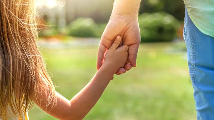 cabe mais um paternidade socioafetiva nao exige excluir pai biologico registro
