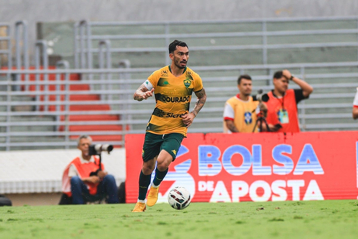 Cuiabá x Ponte Preta: onde assistir ao vivo, horário e escalações pela Série B. Imagem: AssCom Dourado
