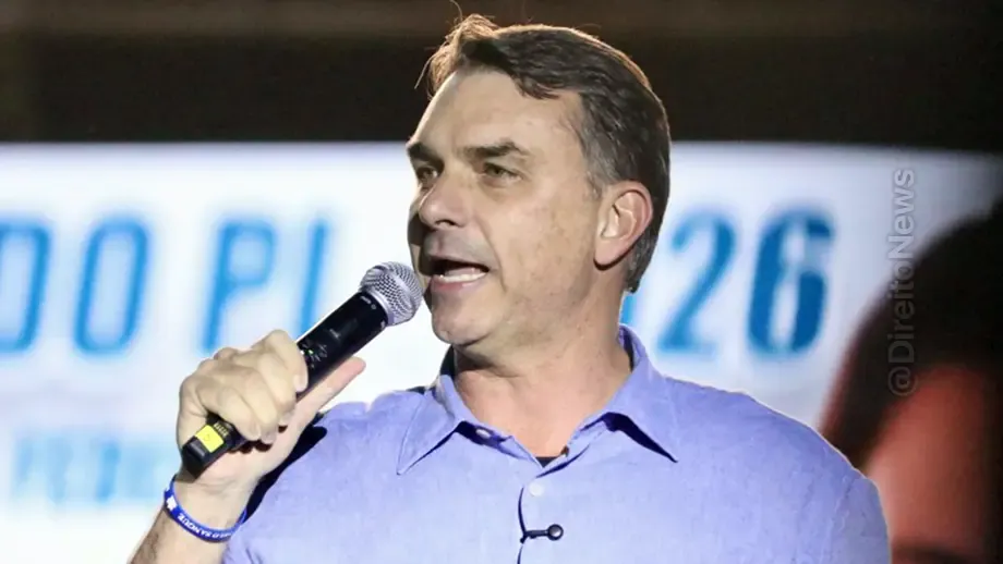flavio bolsonaro fala usar maioria camara senado mudar constituicao redemocratizar pais