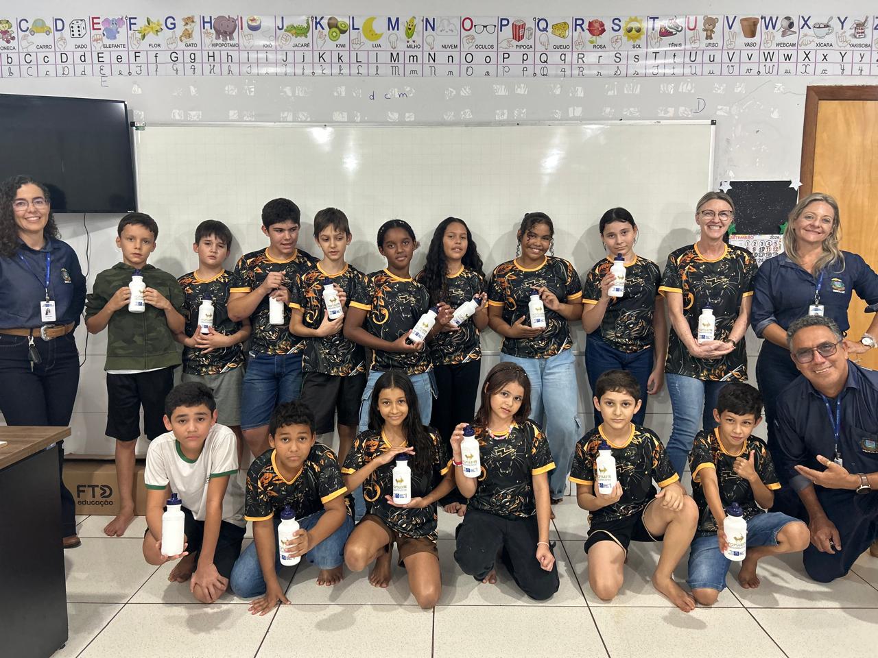 Iniciativa do Indea-MT promove palestras, educação sanitária e concurso de trabalhos para conscientizar estudantes sobre a importância da inspeção e do combate a zoonoses.